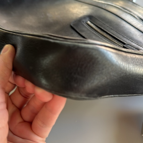 Gucci Black Laptop Bag with Smooth Leather and Zipper Closures - Picture 12 of 14